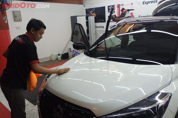 mobil bekas, cat putih, mobil cat putih, penyebab cat putih menguning, kenapa cat putih menguning, penyebab mobil cat putih menguning, bahaya cat putih menguning, Hati-hati, Ternyata Cat Putih di Mobil Bekas Menguning Tak Selamanya Bisa Diperbaiki
