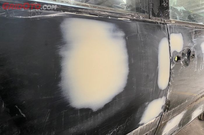 mobil bekas, bodi mobil, dempul bodi mobil, dampak dempul terlalu tebal, dampak dempul bodi mobil terlalu tebal, Akhirnya Tahu, Ternyata Bodi Mobil Gak Boleh di Dempul Terlalu Tebal