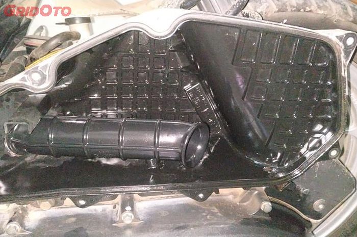 filter udara, motor matic, bahaya filter udara banyak oli, bahaya filter udara motor matic banyak oli, penyebab filter udara banyak oli, penyebab filter udara motor matic banyak oli, filter udara motor matic, Ini Sebabnya Box Filter Udara Motor Matic Banyak Oli Jangan Dibiarkan