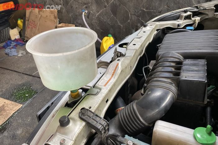 Radiator, radiator mobil, angin palsu, Angin Palsu Radiator, Bisa Picu Overheat, Ini 6 Langkah Keluarkan Angin Palsu dari Radiator