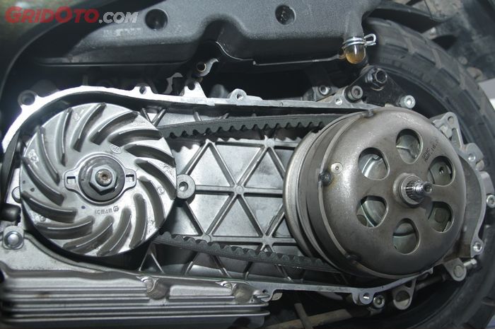 motor matic, vespa matic, cvt gredek, CVT Vespa matic gredek, cara menghilangkan gredek, CVT Vespa matic, Cara Simpel Menghilangkan Gredek di CVT Vespa Matic, Simak Triknya