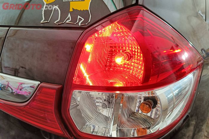 lampu rem, mobil bekas, lampu rem mobil putus, penyebab lampu rem mobil mati, penyebab lampu rem mati, Begini Caranya Mengecek Penyebab Lampu Rem Mobil Bekas Mati