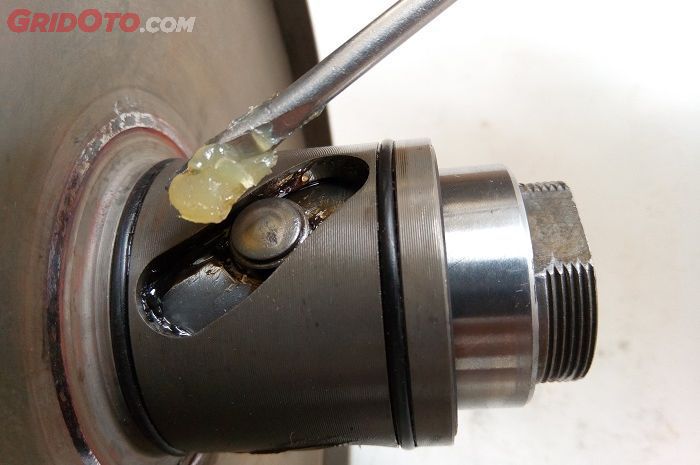 motor matic, komponen CVT, cvt motor matic, komponen cvt motor matic, dampak komponen cvt motor matic terkena gemuk, Komponen CVT Motor Matic Ini Jangan Terkena Gemuk, Dampaknya Bikin Slip
