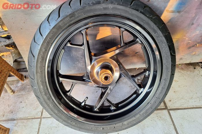 motor bekas, pelek motor, cairan anti bocor, Cairan ban anti bocor, dampak cairan anti bocor, dampak cairan ban anti bocor, Baru Tahu, Ternyata Cairan Anti Bocor Bikin Pelek Motor Susah Dicat