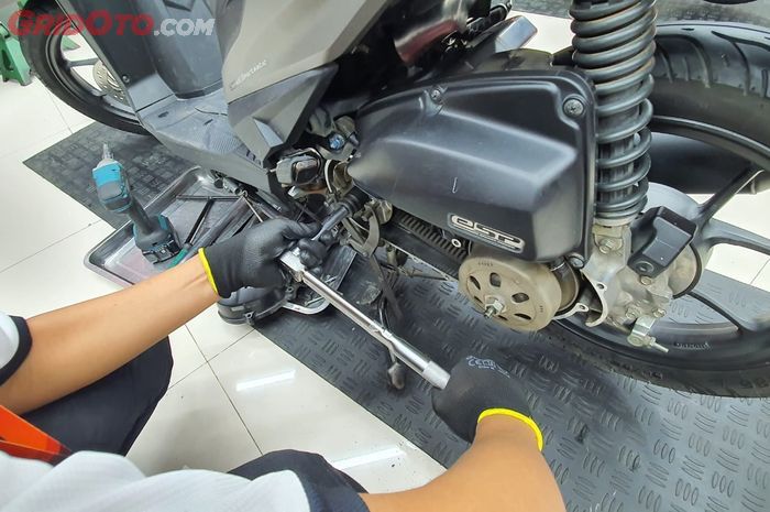 motor matic, torsi mur, cvt motor matic, mur pulley, mur pulley motor matic, angka torsi mur pulley, torsi mur pulley motor matic, Jangan Disamakan, Ternyata Angka Torsi Mur Pulley CVT Motor Matic Beda-beda