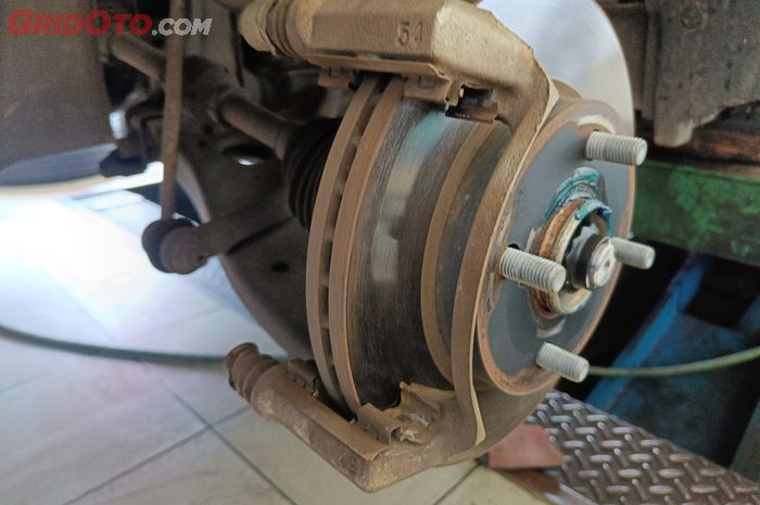 mobil bekas, Cakram Mobil, Piringan Cakram Mobil, dampak piringan cakram mobil tipis masih dipakai, kenapa piringan cakram mobil tipis harus diganti, Ngeri, Ini Dampak Piringan Cakram Mobil Tipis Masih Terus Dipakai