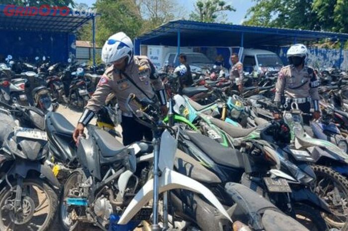 tilang, surat kendaraan, lelang kendaraan, lelang motor, surat-surat motor hasil lelang, Biar Paham, Begini Status Surat-surat Motor Hasil Tilang yang Dilelang Kejaksaan