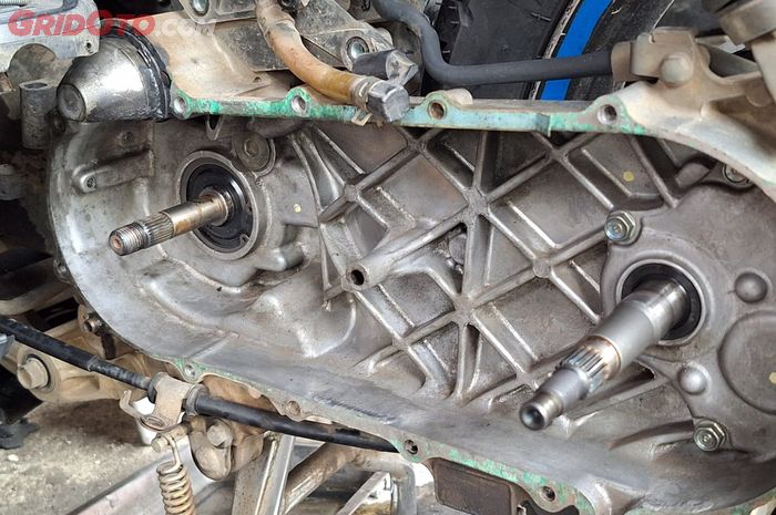 motor matic, sil pulley depan, sil pulley, penyebab sil pulley depan rembes, penyebab sil pulley depan motor matic rembes, Ini Penyebab Sil Oli Pulley Depan Motor Matic Bocor Terus Padahal Baru