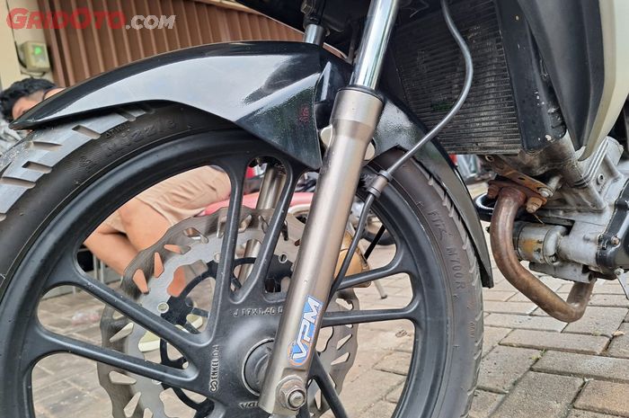 motor bekas, sil sokbreker, sokbreker motor, ciri sokbreker motor bocor, dampak membiarkan sil sokbreker motor bocor, ciri sil sokbreker motor bocor, Ternyata Membiarkan Sil Sokbreker Motor Bocor Dampaknya Nggak Main-main, Simak