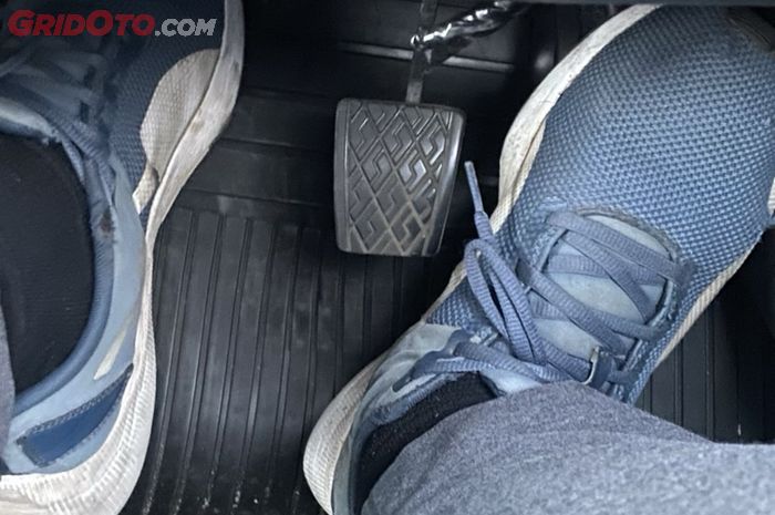 mobil, macet, demo, rem mobil, pakem, Begini Cara Menjaga Rem Mobil Tetap Pakem Saat Macet Panjang