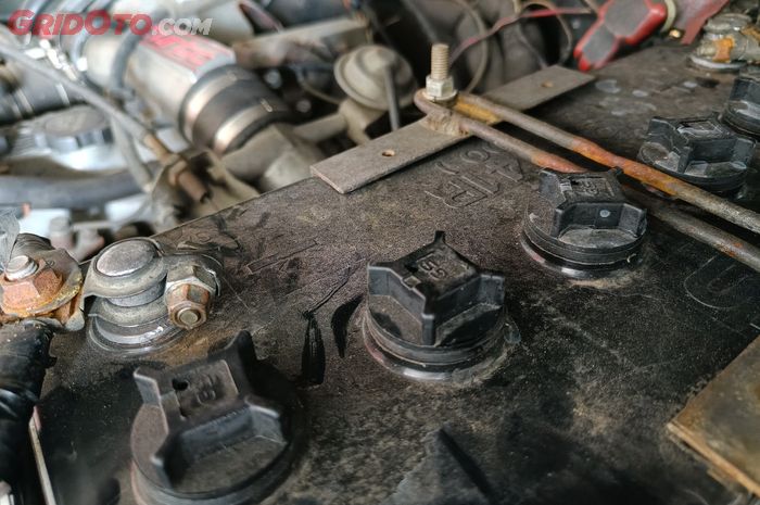 arus listrik, kendur, terminal aki, starter, baut, Kepala Aki Mobil Kendur Bikin Susah Starter, Ini Penjelasannya