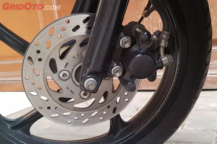 motor matic, rem cakram, piringan rem cakram, kelebihan rem cakram besar, kelebihan piringan rem cakram besar di motor matic, kelebihan motor matic pakai piringan rem cakram besar, Ternyata Ini Kelebihan Motor Matic Pakai Piringan Cakram Lebih Gede