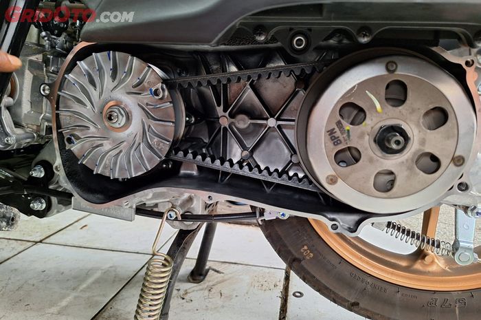 motor matic, akselerasi motor matic, bikin akselerasi enteng, bikin akselerasi motor matic enteng, cara bikin akselerasi motor matic enteng, Ganti komponen CVT Ini Bikin Akselerasi Motor Matic Jadi Melesat, Ajieb Banget