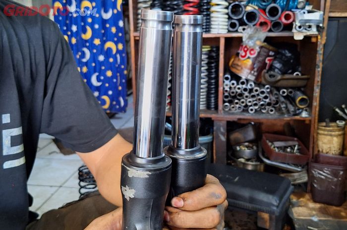 motor matic, as sokbreker, sokbreker motor, sokbreker motor matic, cara mencegah as sokbreker rusak, cara mencegah as sokbreker baret, cara mencegah as sokbreker motor matic baret, as sokbreker motor matic, Akhirnya Tahu, Cara Mudah Agar As Sokbreker Depan Motor Matic Gak Gampang Baret