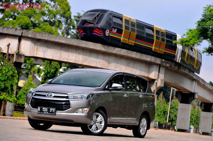 gaikindo, toyota kijang innova, innova reborn, kijang innova reborn, innova zenix, Penjualan Innova Zenix Dilibas, Ini Varian Innova Reborn yang Masih Diproduksi dan Dicari