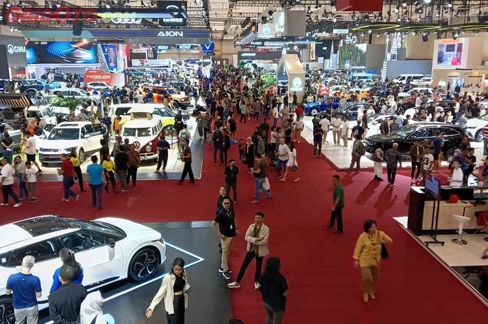 mobil baru, gaikindo, penjualan mobil baru, GIIAS 2025, Duh! Penjualan Mobil Baru Kembali Turun, Merosot Hampir 10 Persen