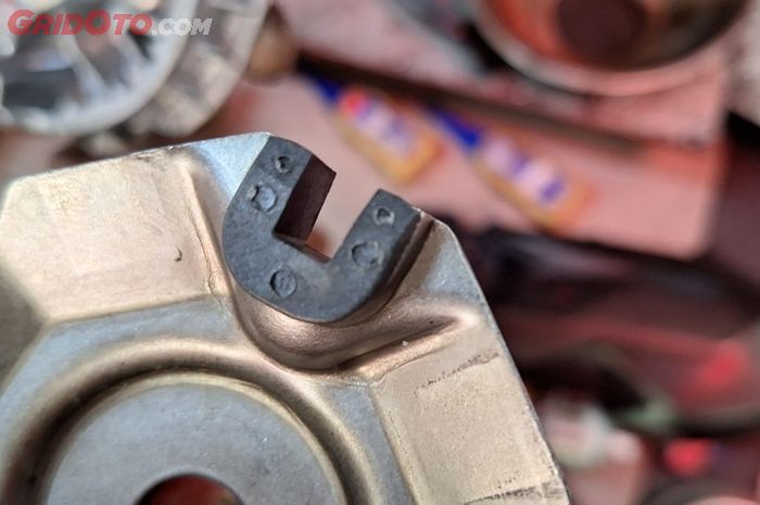 motor matic, slide piece, dampak slide piece kw, dampak slide piece cvt kw, dampak slide piece cvt motor matic kw, Beli Slide Piece KW Biar Murah, Tapi Ini Dampaknya ke CVT Motor Matic