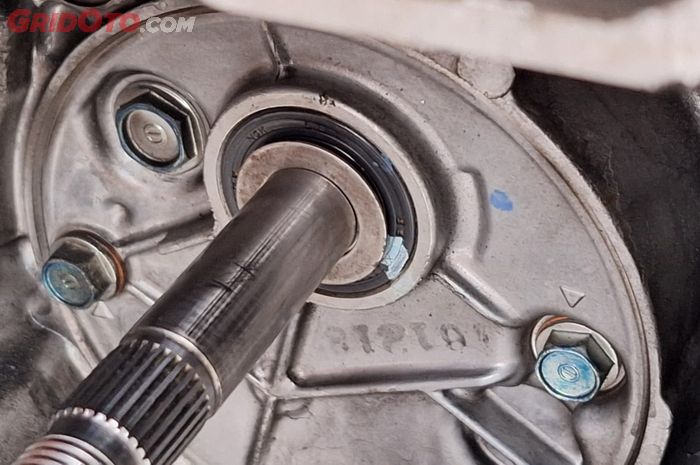 motor matic, Rumah roller, tutup rumah roller, cara mencegah tutup rumah roller scoopy susah dibuka, kenapa tutup rumah roller honda scoopy susah dibuka, tutup rumah roller honda scoopy susah dibuka, Begini Cara Mencegah Tutup Rumah Roller Honda Scoopy Susah Dibuka