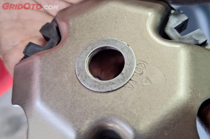 motor matic, Rumah roller, tutup rumah roller, rumah roller motor matic, dampak tutup rumah roller rusak, apa dampak tutup rumah roller rusak, tutup rumah roller motor matic rusak, Ternyata Tutup Rumah Roller Juga Bisa Rusak, Dampaknya Bisa Begini