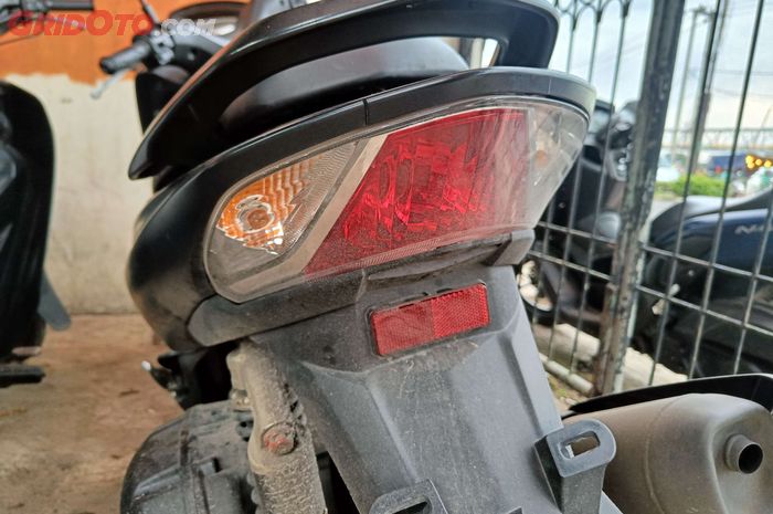 lampu rem, motor matic, Yamaha Lexi, Yamaha Lexi 125, cara ganti bohlam, cara ganti bohlam lampu, cara ganti bohlam lampu rem, cara ganti bohlam lampu rem motor, cara ganti bohlam lampu rem motor matic, Cara Mudah Ganti Bohlam Lampu Rem Yamaha Lexi 125 Tanpa Perlu ke Bengkel