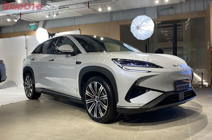 mobil listrik, harga mobil listrik byd, Update Harga Mobil BYD per April 2025, Termurah Dipegang Model Ini