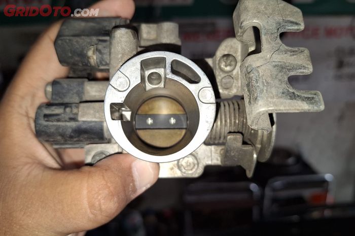 motor injeksi, motor bekas, throttle body, kapan bersihkan throttle body, kapan harus bersihkan throttle body, Ini Sebabnya Throttle Body Motor Injeksi Wajib Dibersihkan Tiap 20.000 km