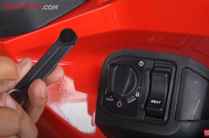 kunci, motor honda, keyless, kunci emergency vario 150, Honda Smart Key System, Banyak yang Salah Sangka, Ini Fungsi Kunci Emergency di Motor Honda