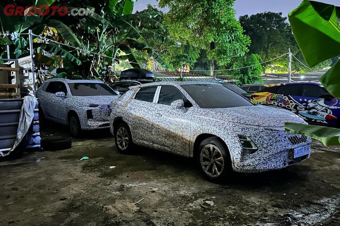 chery, Omoda 5, Omoda, Chery Tiggo 8, Terpantau, Potret Chery Tiggo 8 Dan OMODA 5 Facelift Dalam Kamuflase