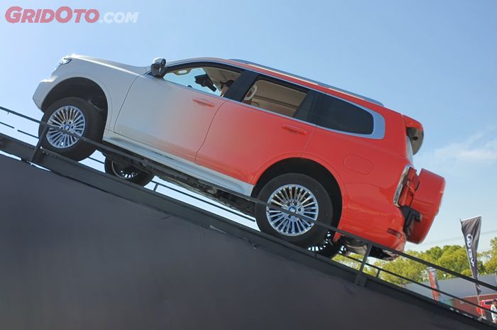 Tank 500, gwm tank, Auto Shanghai 2025, Sekilas Sama, Ini Kelebihan GWM Tank 500 4 Wheel Drive Hybrid dari Versi Biasa