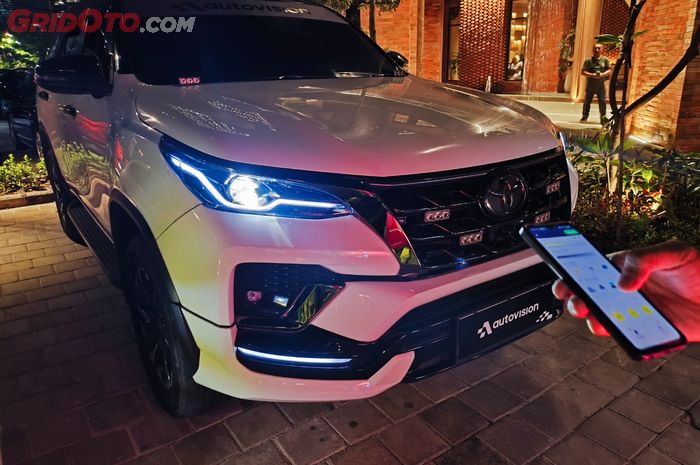 lampu mobil, autovision, autovision biled dakar carbon, lampu biled, Autovision Luncurkan Bi-LED Baru, Ubah Warna Lampu Cukup Sentuh Smartphone