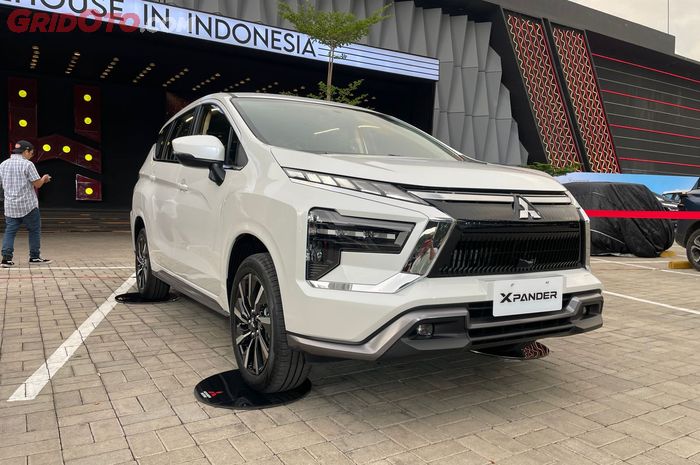 avanza, mitsubishi xpander, veloz, Xpander baru, Xpander facelift, Murah Mana Harga Xpander Facelift 2025 vs Toyota Avanza dan Veloz? Ini Perbandingannya