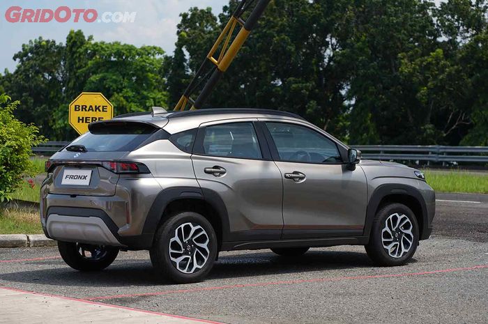 mobil baru, suzuki, Termurah, Laku keras, Suzuki Fronx, Tiga Alasan Kenapa Suzuki Fronx GL Bisa Laris Manis di Indonesia