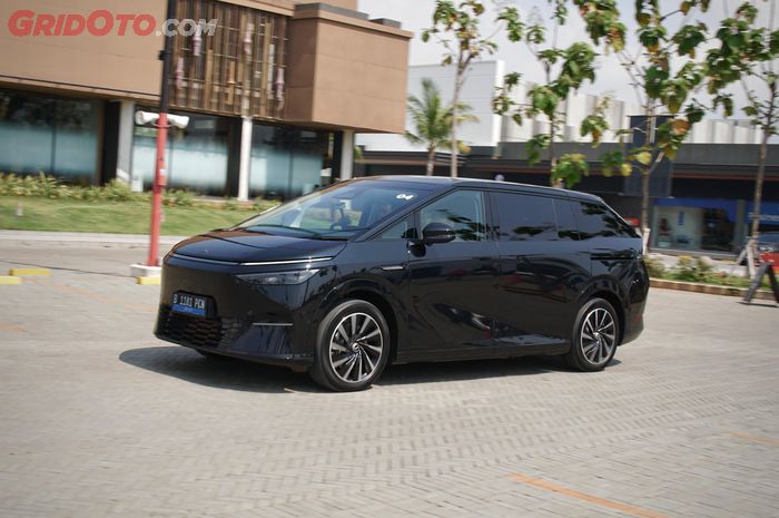 mobil listrik, MPV luxury, XPeng, Xpeng X9, Panjangnya 5 Meter Lebih, Tapi Radius Putar XPENG X9 Bisa Sekecil Ini