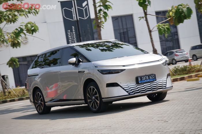 tukang parkir, parkir, XPeng, Xpeng X9, Ini Fitur XPENG X9 Yang Bikin Tukang Parkir Ngegabut