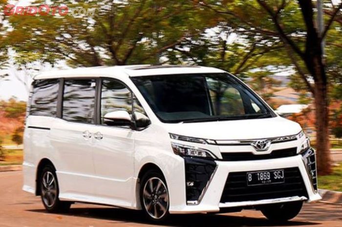 toyota, toyota voxy, mobil bekas, Toyota Voxy Bekas, Mobil Bekas Ramah di Kantong Bernuansa Mewah, Segini Kisaran Harga Toyota Voxy 2017