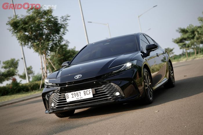 camry, performa, toyota camry, toyota camry hybrid, Ganteng-ganteng Serigala, Performa Toyota Camry Hybrid Cukup Ganas