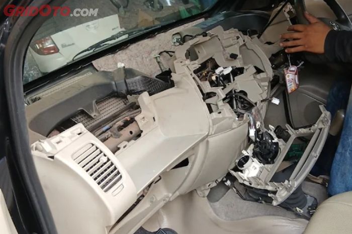 ac mobil, mobil bekas, ac mobil bau, penyebab ac mobil bau tak sedap, Penyebab AC bau, Penyebab AC Mobil Bau, penyebab ac mobil bau asem, penyebab ac mobil bau apek, Penyebab AC Mobil Mengeluarkan Bau Tak Sedap Setelah Keluar Kota