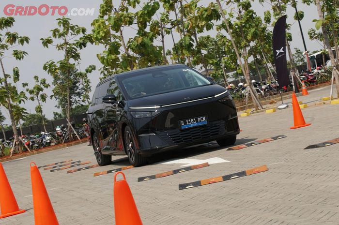 suspensi udara, air suspension, XPeng, Xpeng X9, Nyaman Untuk Bawa Keluarga, Ini Suspensi Yang Dipakai XPENG X9