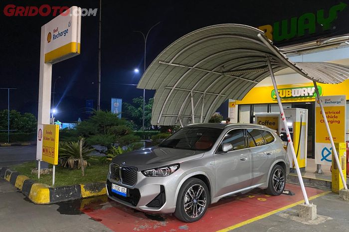 mobil baru, shell, Shell Recharge, BMW iX1 eDrive20 M Sport, Enaknya Ngecas Di SPKLU Shell Jagorawi, Istirahat Selesai Baterai Full