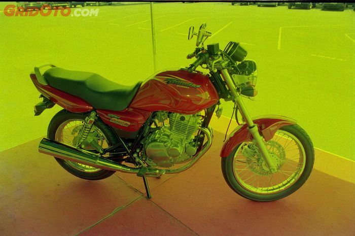 Indonesia, Nostalgia, sepeda motor, thunder, suzuki GSX 250, Segini Harga Suzuki GSX 250 Thunder Pas Diluncurkan di Indonesia