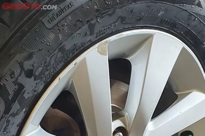 jamur, pelek, velg, velg mobil, pelek mobil, servis pelek mobil, Muncul Jamur di Pelek Mobil? Begini Tips Merawat dan Membersihkannya