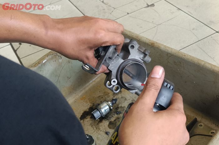 sensor, debu, kotor, filter udara, throttle body, Cegah Mesin Mobil Loyo, Bersihkan Throttle Body Setiap Segini