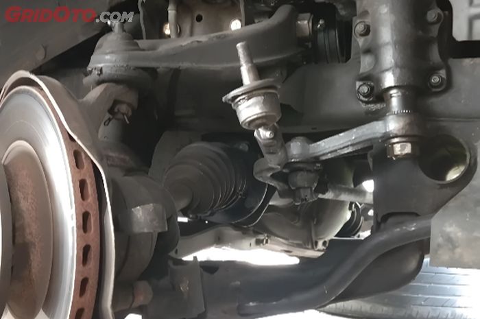 mobil, taksi online, mobil bekas, kaki kaki mobil, cek kaki-kaki, Kaki-kaki Mobil Bekas Taksi Online Sering Bermasalah, Gini Periksanya!