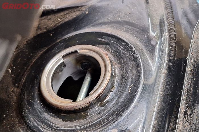 motor bekas, tangki bensin, tangki bensin motor, kapan kuras tangki bensin, dampak tangki bensin nggak pernah dikuras, dampak tangki bensin jarang dikuras, Ternyata Ini Sebabnya Tangki Motor Wajib Dikuras Tiap 50.000 Kilometer