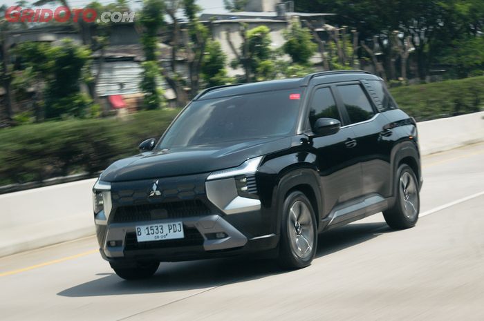 mitsubishi, mobil baru, kenyamanan, baris ketiga, Mitsubishi Destinator, Wah, Lega Juga Nih. Begini Sensasi Duduk di Baris Ketiga Destinator