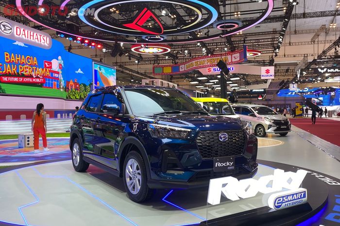 mobil baru, fitur, daihatsu, Daihatsu Rocky Hybrid, GIIAS 2025, Intip Interior Daihatsu Rocky Hybrid, Fiturnya Lebih Wow Dari Rocky
