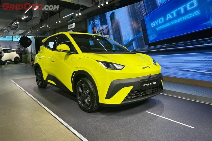 mobil listrik, PT BYD Motor Indonesia, GIIAS 2025, BYD Atto 1, Bobby Bharata, Bedah Varian BYD Atto 1 Dynamic vs Premium, Perbedaannya di Sini