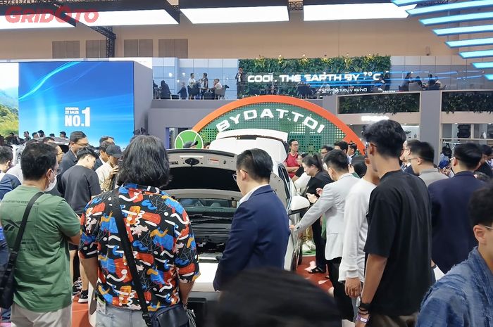 mobil baru, mobil listrik, luther panjaitan, BYD Atto 1, Ratusan Sales Dikerahkan Untuk Atto 1 di GIIAS, Ini Penjelasan BYD