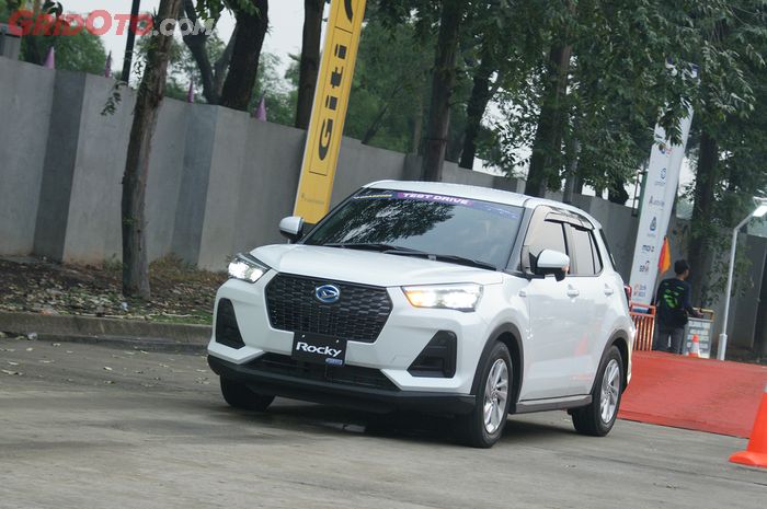 test drive, mobil baru, daihatsu, Daihatsu Rocky Hybrid, GIIAS 2025, Alamak Sedapnya, Kita Spill Sensasi Ngegas Daihatsu Rocky Hybrid