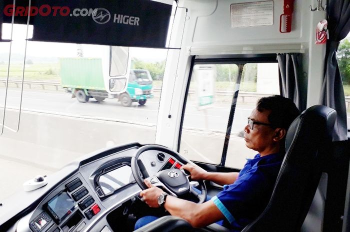 sopir bus, po sumber alam, bus listrik, Bus AKAP, kalista, Bus listrik bekasi-yogyakarta, Pak Wawi Cerita Pengalaman Pertama Bawa Bus Listrik Bekasi-Yogyakarta, Begini Katanya